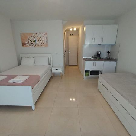 Elenis House Apartment Néa Péramos Екстериор снимка